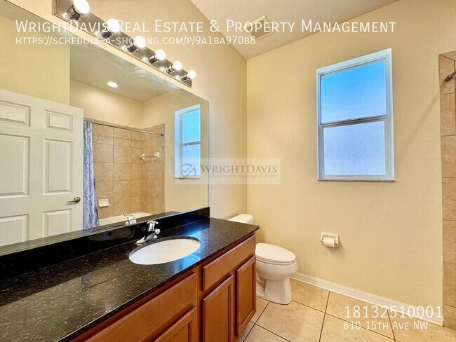 Building Photo - 610 15th Ave NW