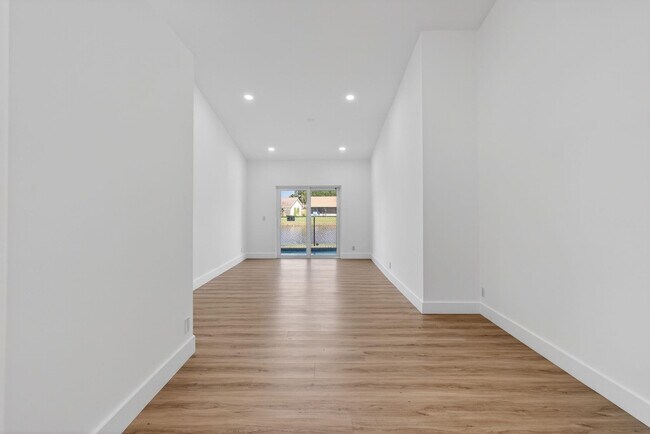 Building Photo - 6425 96th Pl S