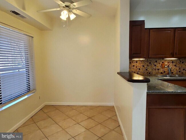 Building Photo - 6050 California Cir