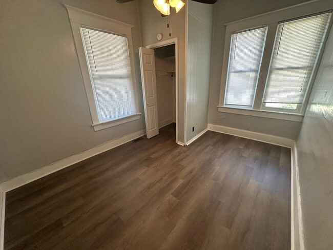 Building Photo - 1719 1/2-1719 1/2 W Adams St