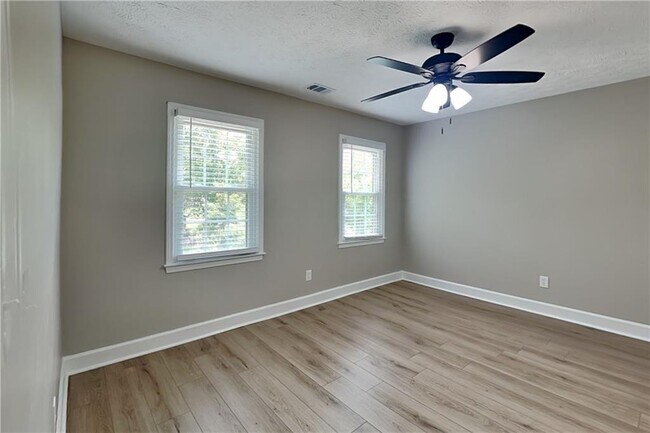 Building Photo - 3163 Oak Springs Way