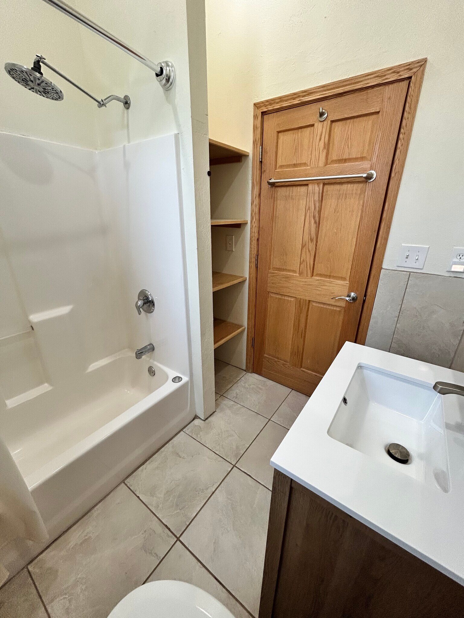 bathroom - 219 N Franklin St