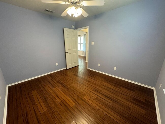 Building Photo - 408 Viola Dr