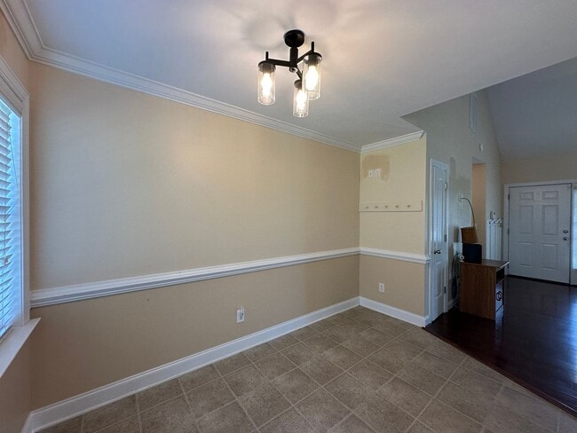 Building Photo - Inviting 3 Bed 2 Bath House