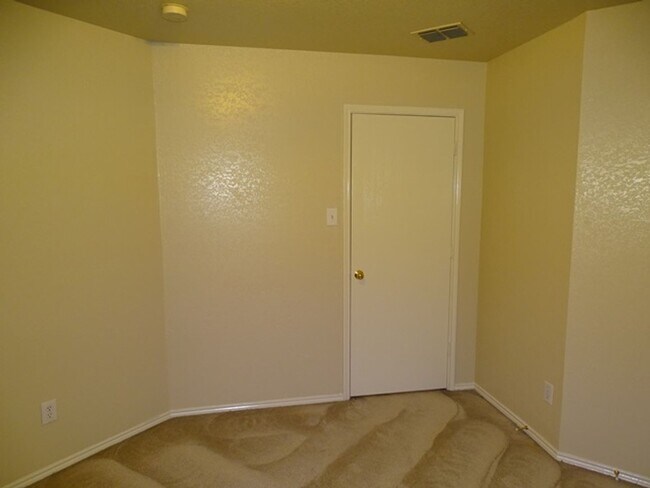 Building Photo - 6046 Mountain Meadow