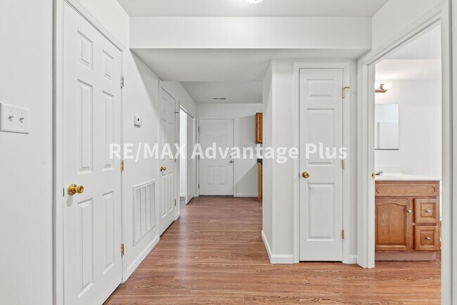 Building Photo - 408 Winston St