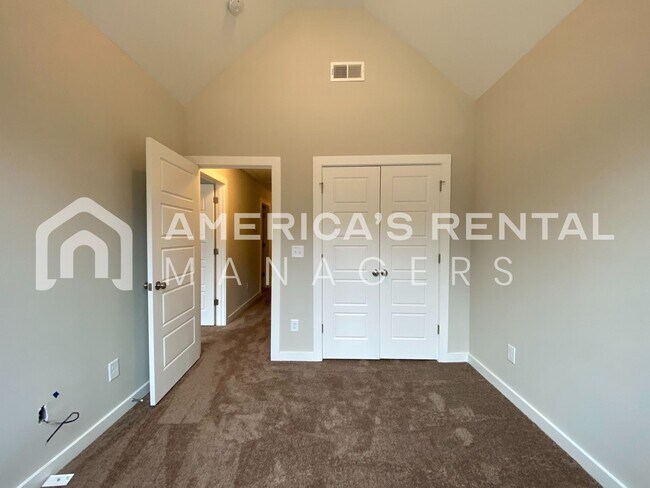 Building Photo - 7950 St.James Dr