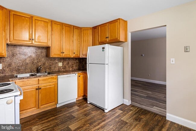 Building Photo - 429 Edgemont Ave