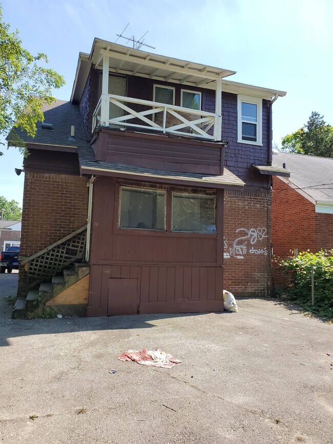 Building Photo - 1637 Outer Dr E