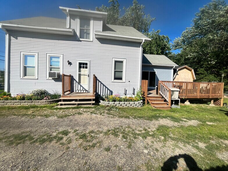 Building Photo - 562 S Main St