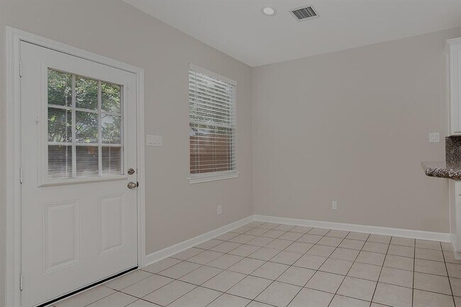 Building Photo - 11 Scenic Brook Ct