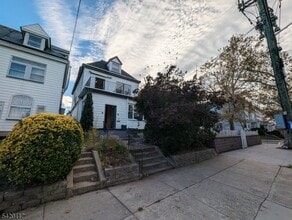 Building Photo - 124 2nd Ave