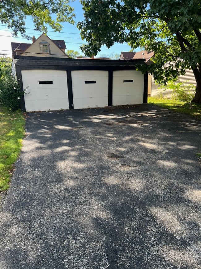 Building Photo - 3638 Lynnfield Rd