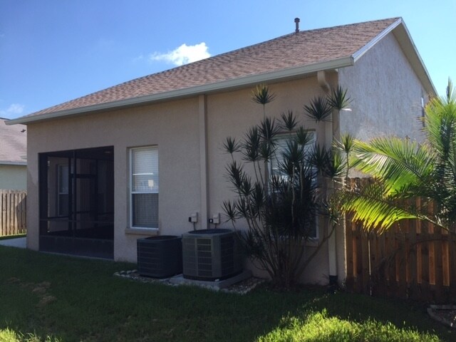 Building Photo - 1615 Wakefield Dr