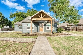 Building Photo - Stunning 3/2.5 with Office in West Lampasas