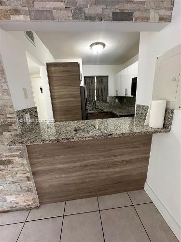 Building Photo - 8810 Fontainebleau Blvd