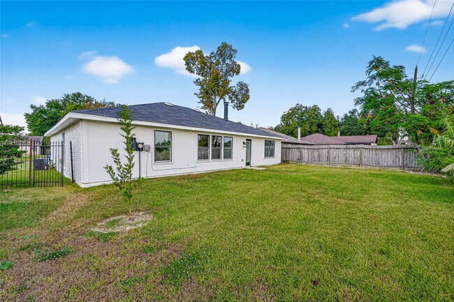 Building Photo - 1114 Briarmead Dr
