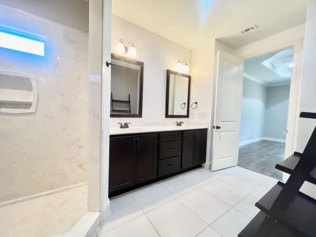 Building Photo - 113 Kailyn Ct