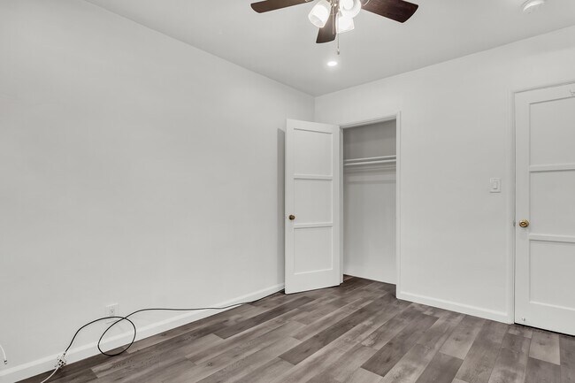 Building Photo - 451 E 101st St