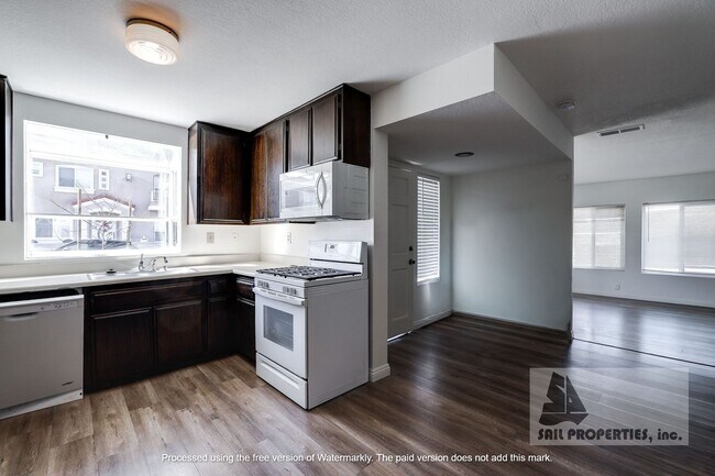 Building Photo - 502 12th St