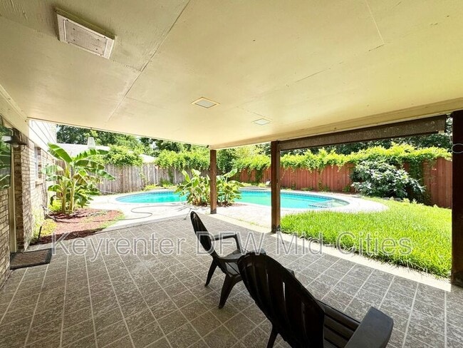 Building Photo - 2505 Crestview Cir