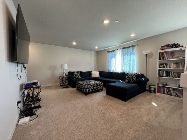 Building Photo - Spacious 5BR Home Near Mountainside High School with Loft, Balcony & Large Kitchen