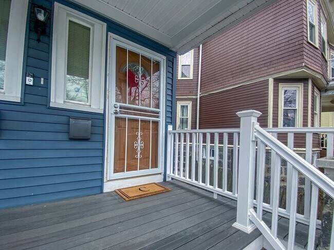 Building Photo - 12 Bentham Rd