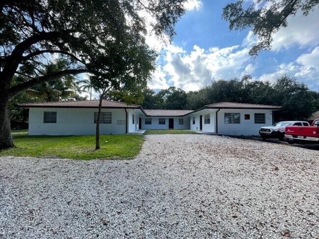 Building Photo - Edgewood Apartments LLC