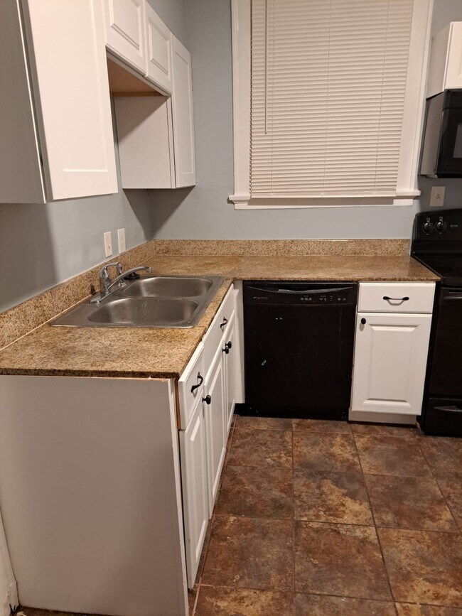 Building Photo - 1114 Fairbanks Ave