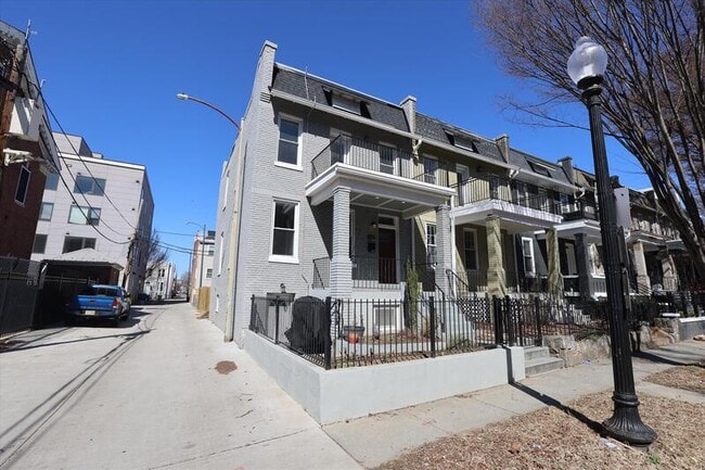Building Photo - 1108 Orren St NE