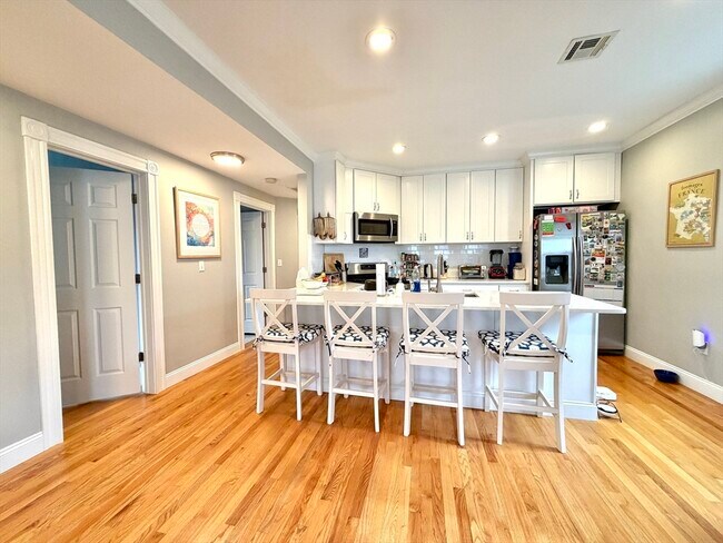 Building Photo - 37 Moseley St