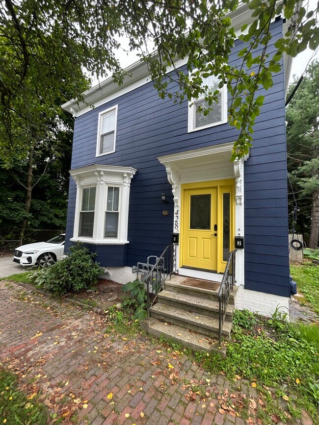 Building Photo - 428 Saint John St