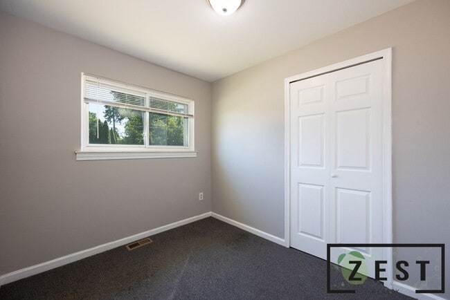 Building Photo - OPEN HOUSE- 2/19! 4PM-4:30PM!  3 BED 1 BATH HOME