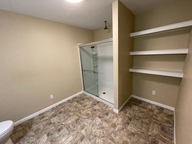 Building Photo - 9711 Thaxton Rd