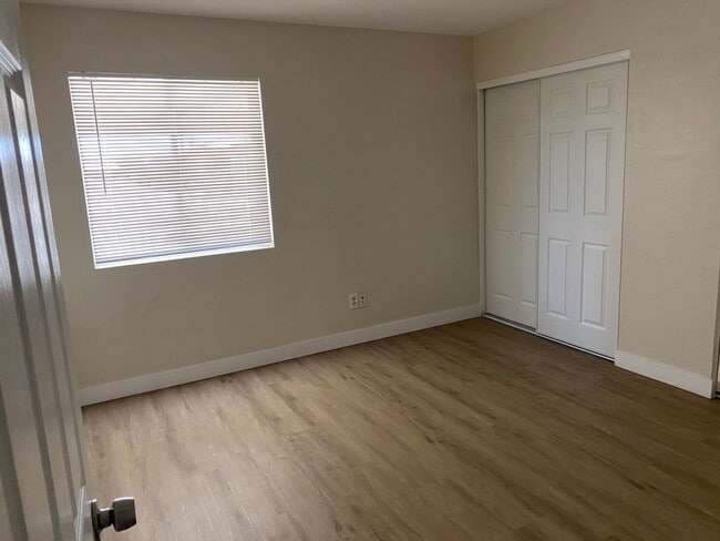 Building Photo - Fully Remodeled! 2 bed 2 bath Town-home in...