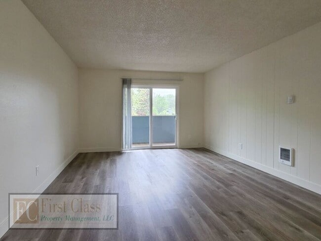 Building Photo - 17140 SW Heritage Ct