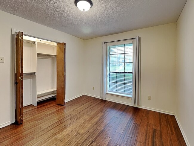 Building Photo - 205 Woodpark Ln