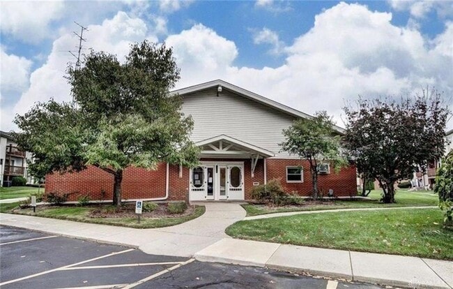 Building Photo - 5685 Coach Dr E