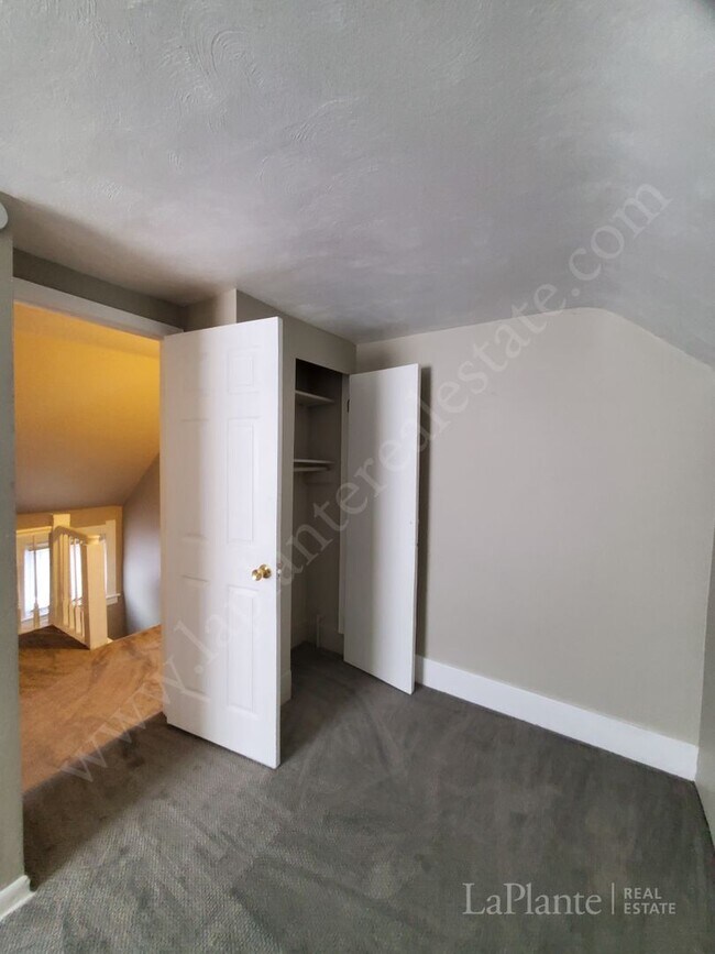Building Photo - Three Bedroom East Toledo Home for Rent