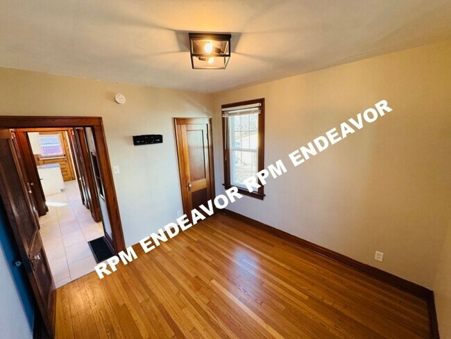 Building Photo - Downtown St. Charles 4BR Home | Walk to Main Street | Garage + Yard