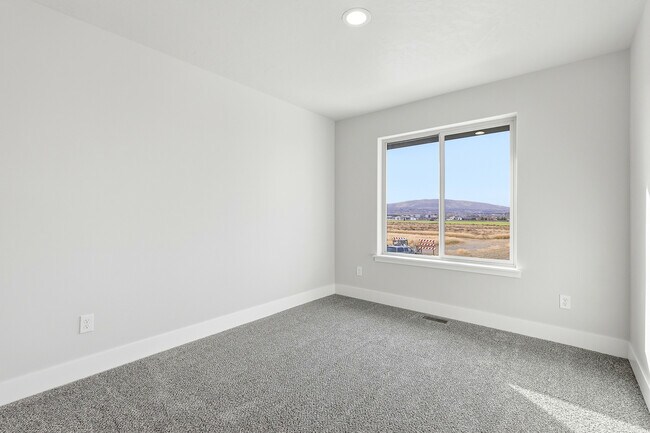 Building Photo - 4210 Rd 114