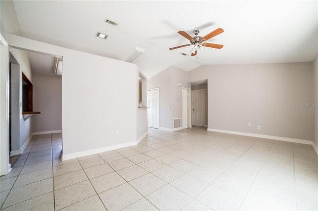 Building Photo - 631 Blackstone Ave
