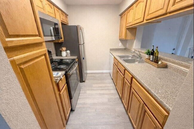 Building Photo - 3085 Walnut Bend Ln