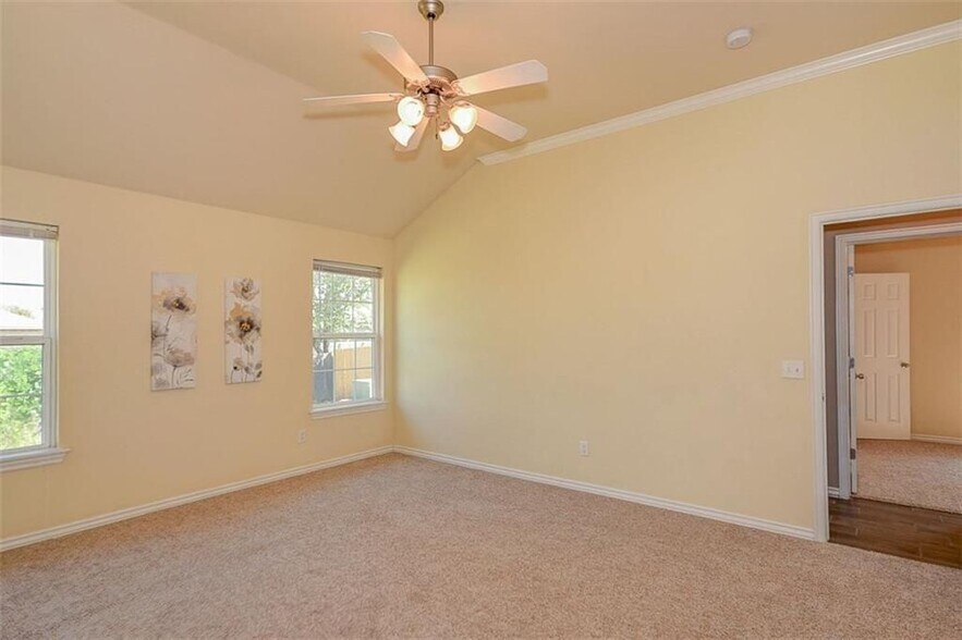 Building Photo - 913 Eagle Cliff Dr