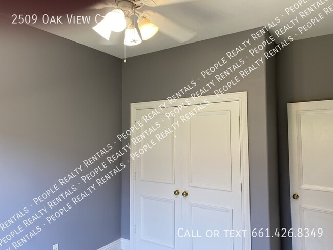 Building Photo - 2509 Oak View Ct