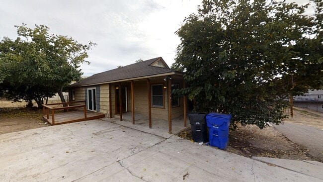 Building Photo - 6BD/4BA, Near Ralph's!! (Lease out, pendin...