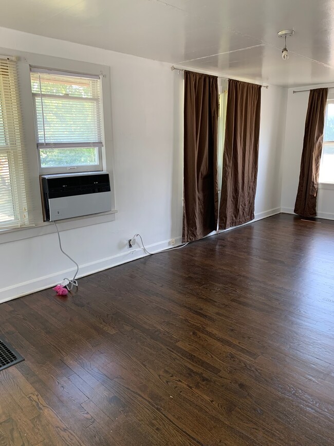 Building Photo - Beautiful 3 Bedroom Home