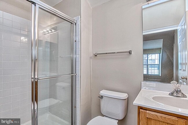 Building Photo - 5832 Cowling Ct