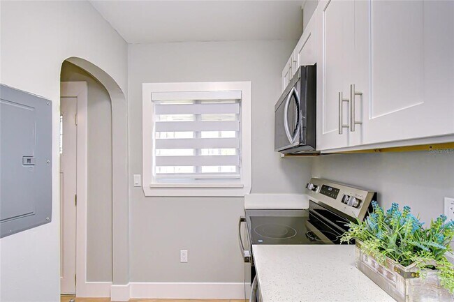 Building Photo - 5737 Shore Blvd S