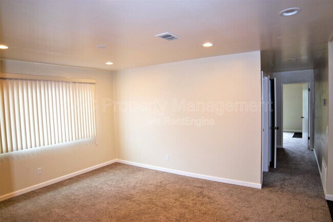 Building Photo - 1695 Hilby Ave